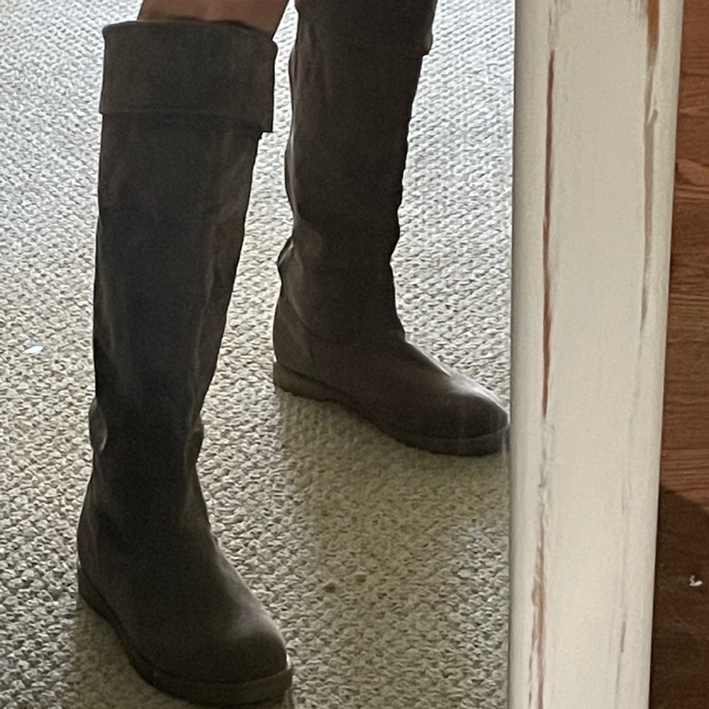 Rad Jumelles grey suede cuffed top knees hi boots